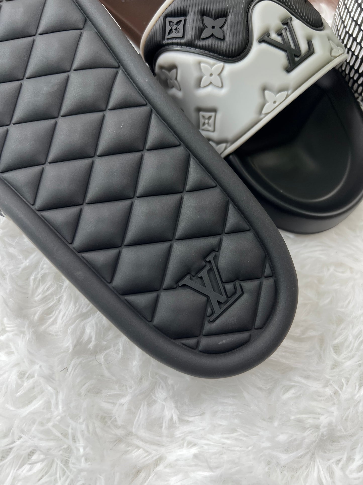 LV black and grey sliders