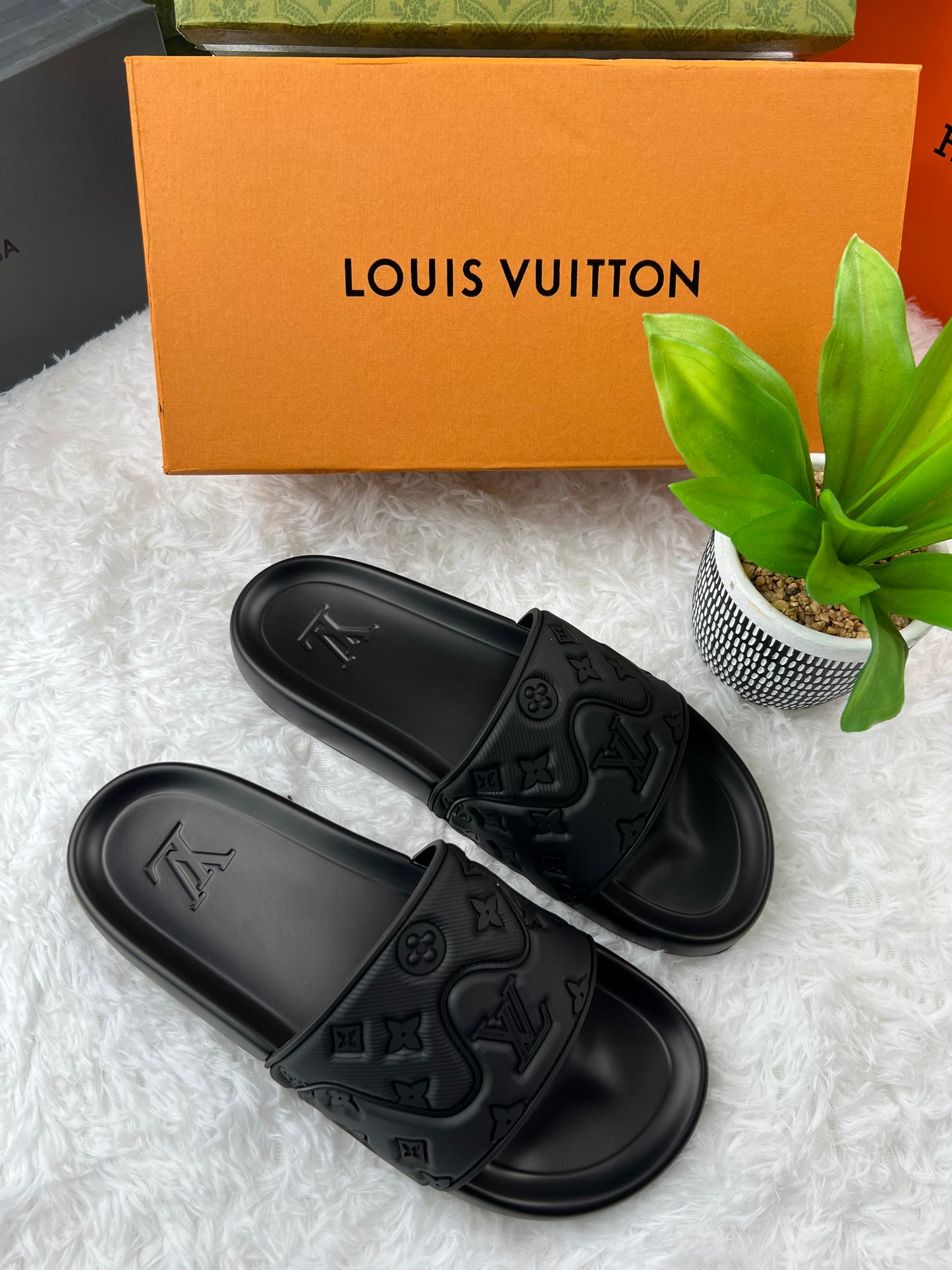 LV black sliders