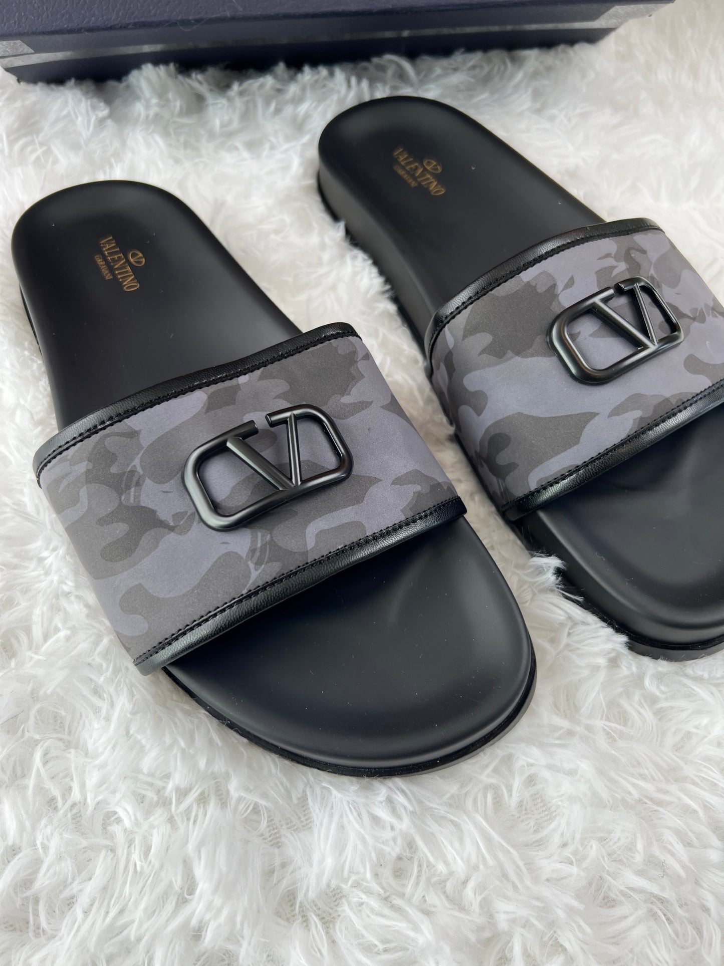 Valentino Sliders