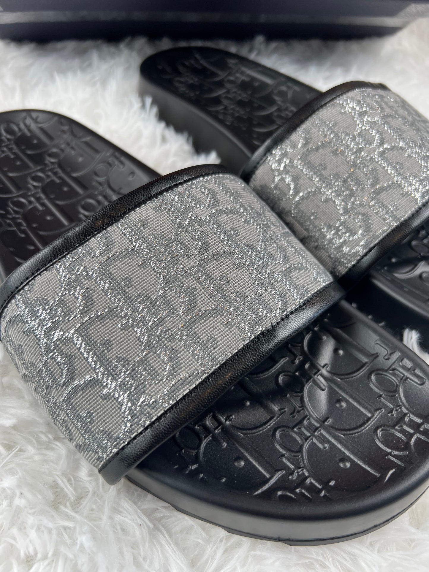 Dior sliders