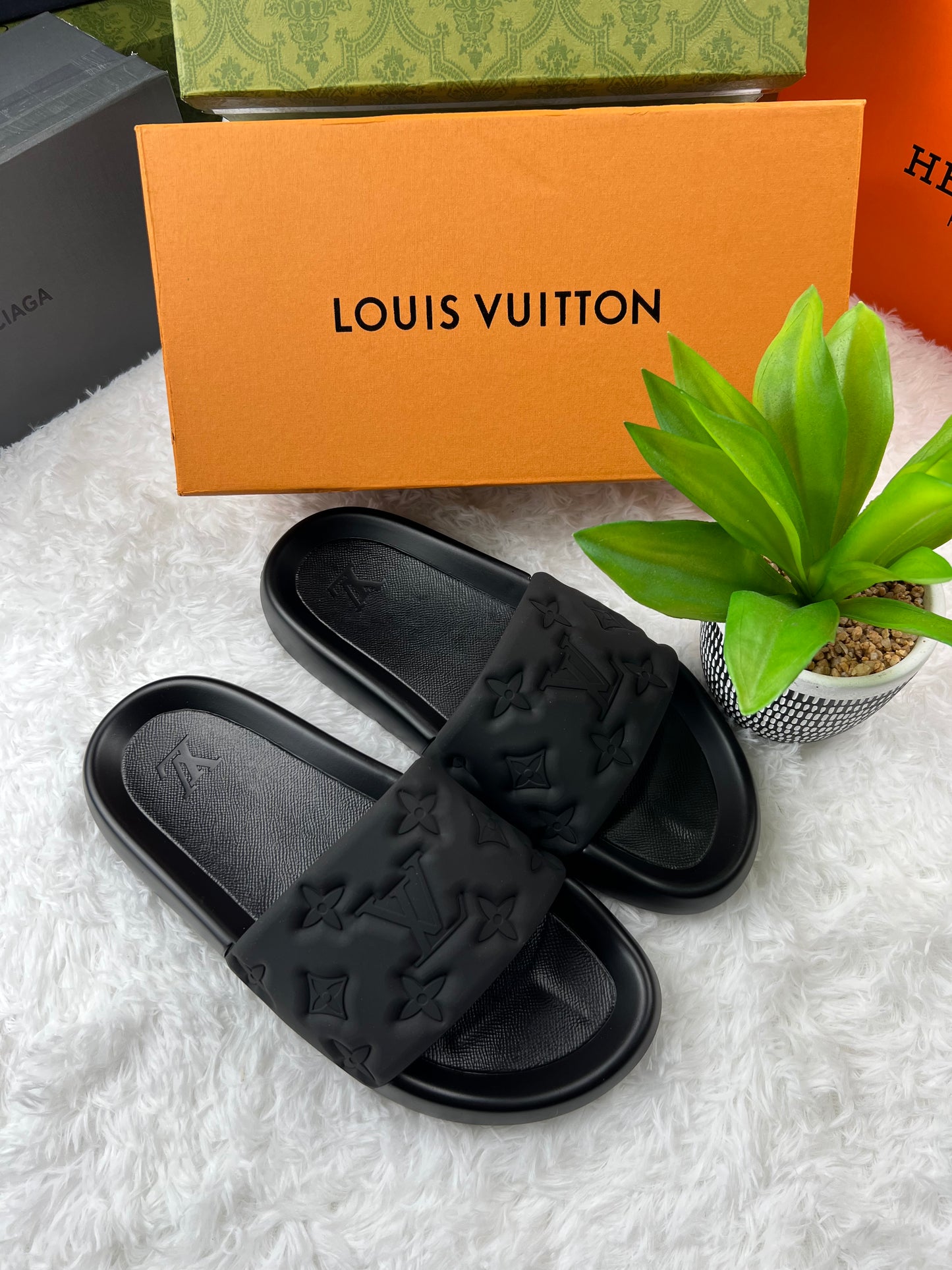 LV monogram sliders