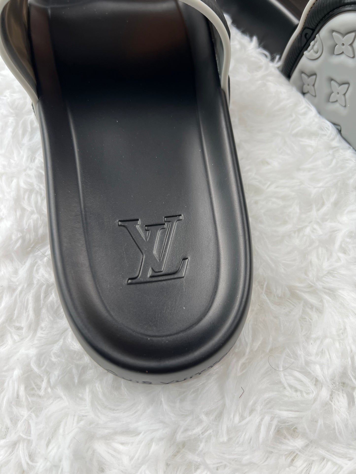 LV black and grey sliders