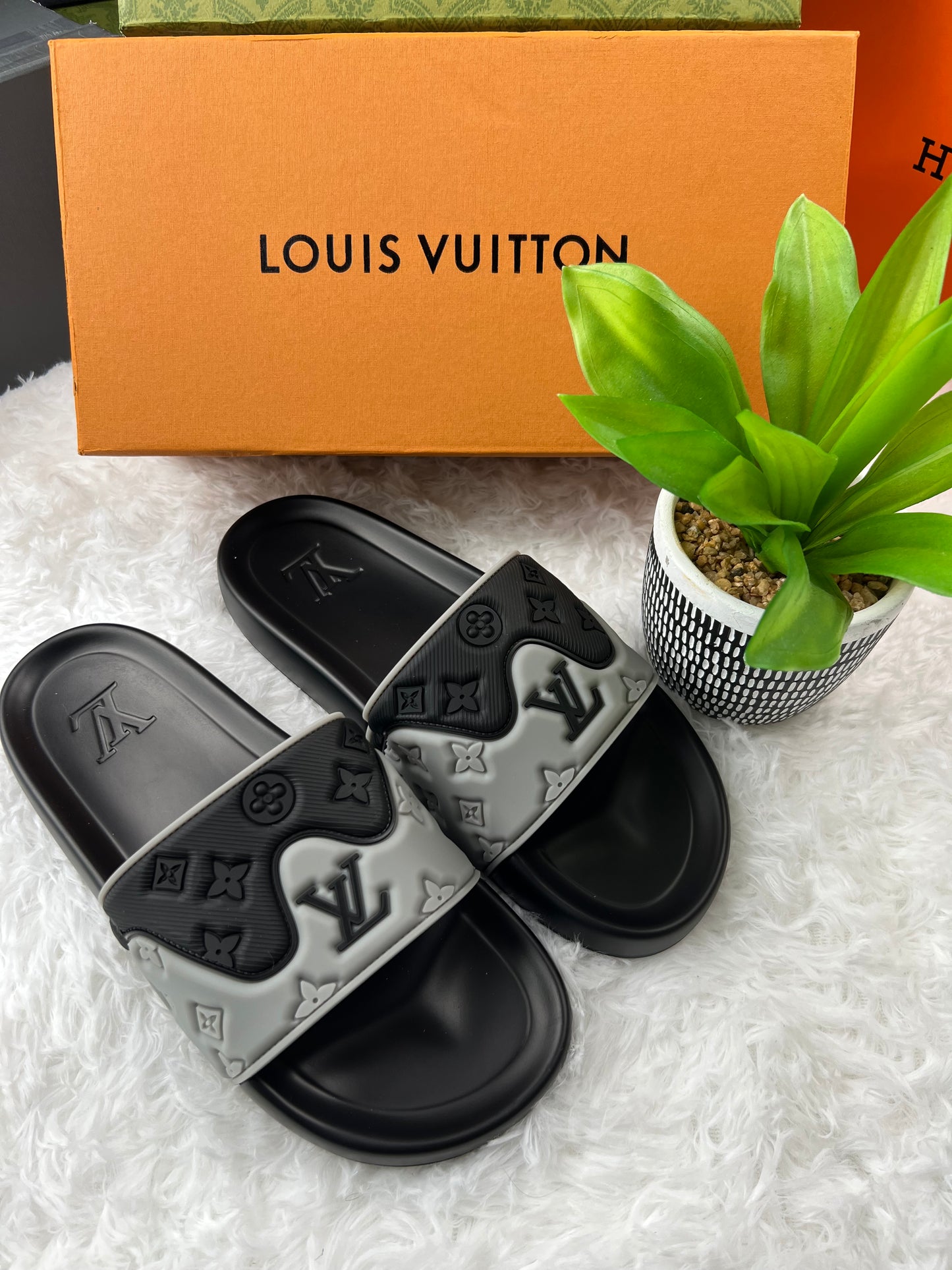 LV black and grey sliders