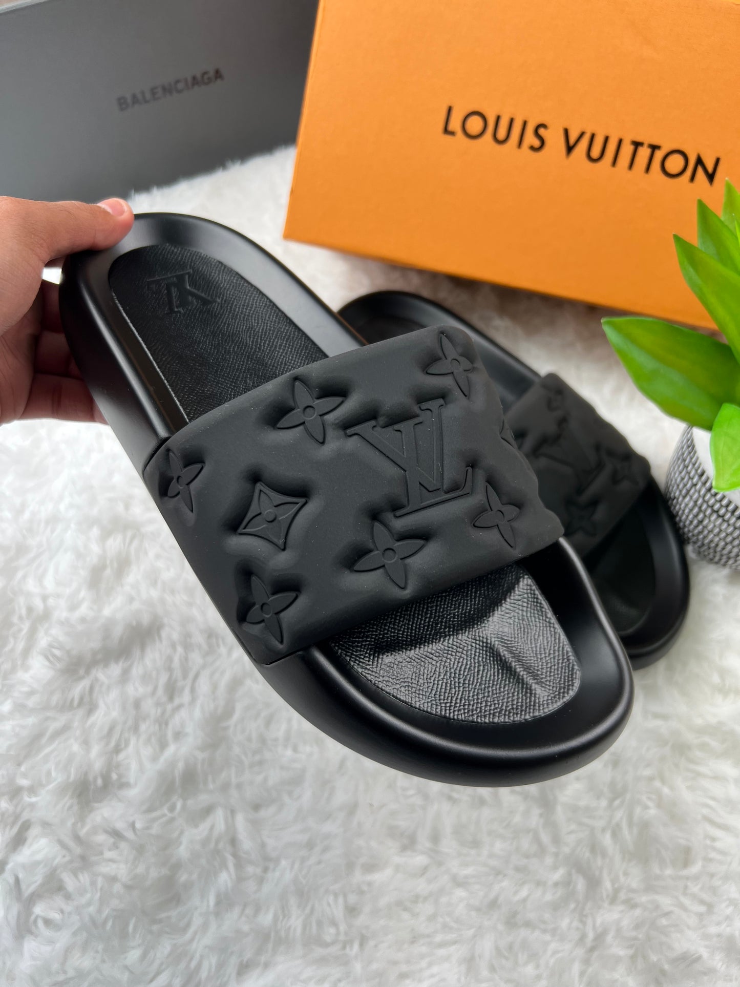 LV monogram sliders