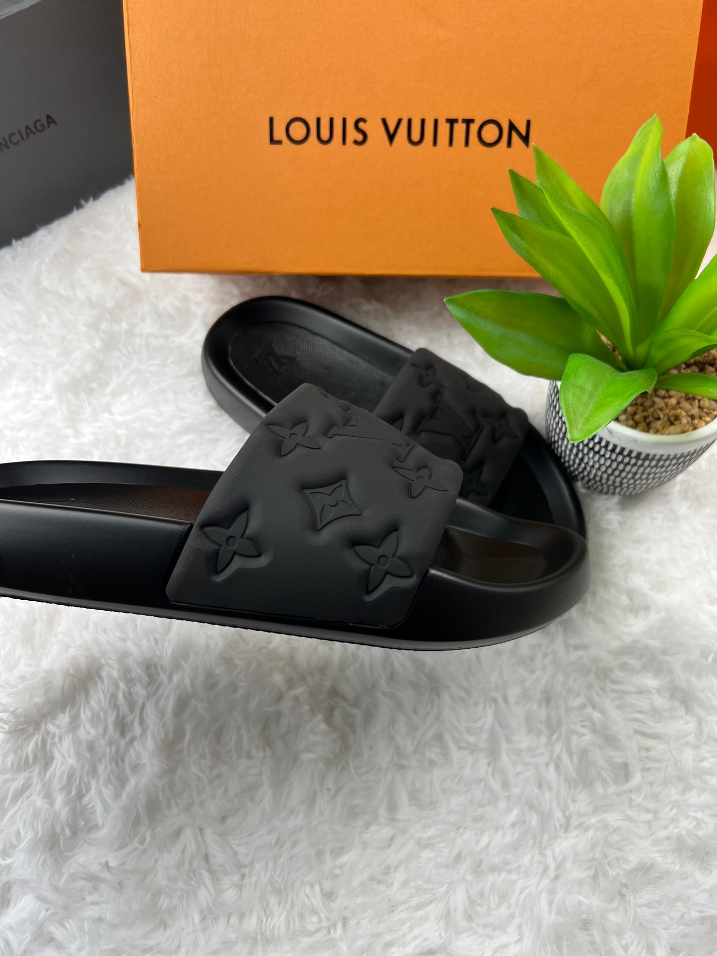 LV monogram sliders